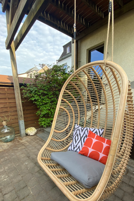 Schaukelsessel auf der Terrasse